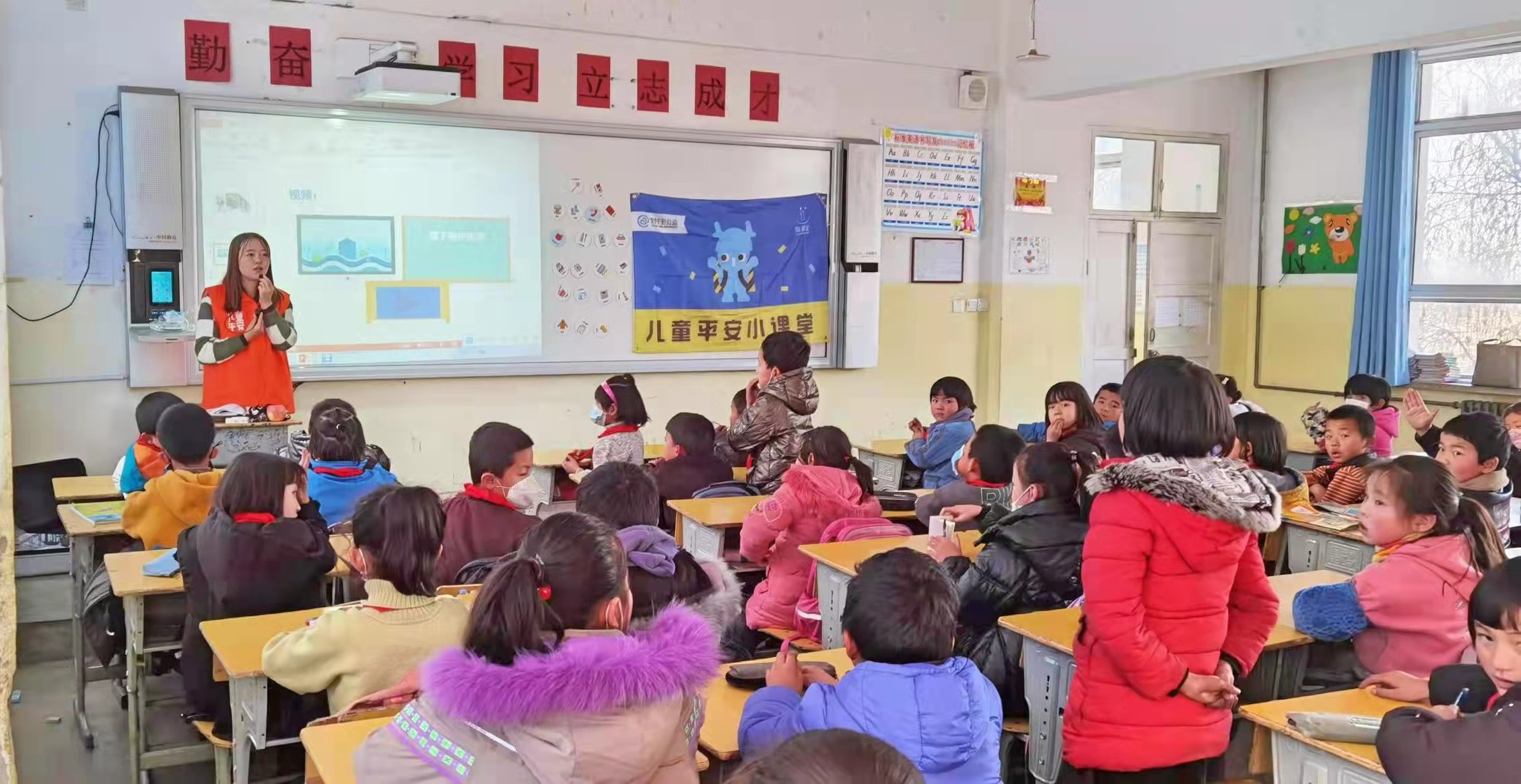 【学校党建】甘肃：助力乡村教育发展、建儿童平安小课堂