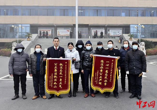 湖北枣阳：42名农民工拿到工钱回家过大年