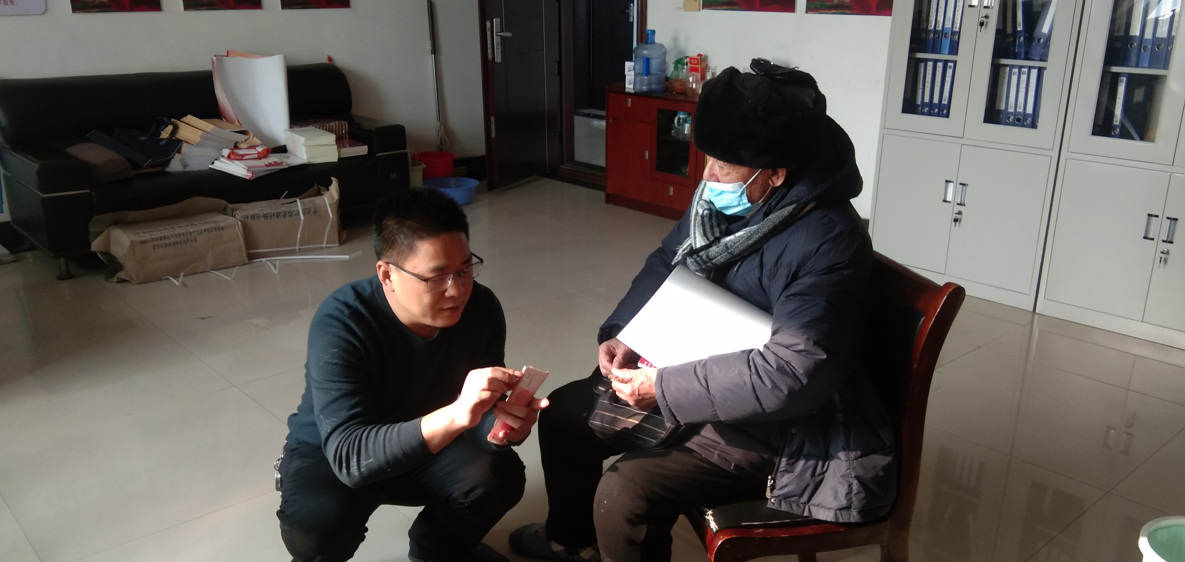 山东省兰陵县卫健局：向老党员看齐   向老同志致敬