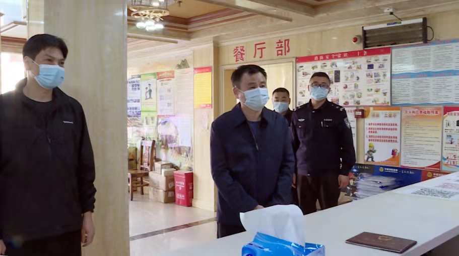 江西乐安县委书记吴宜文抽查防疫工作