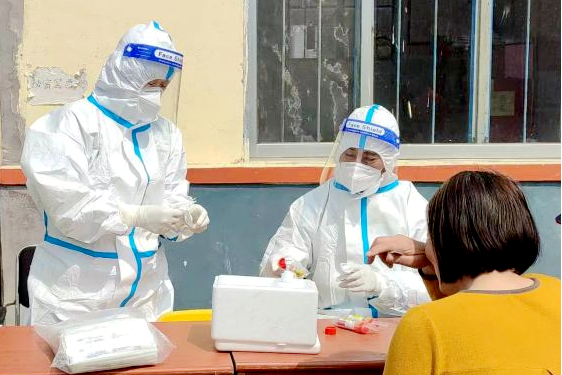 青岛市黄岛区大村镇陈军刘长征：同舟抗疫路 相守齐眉情