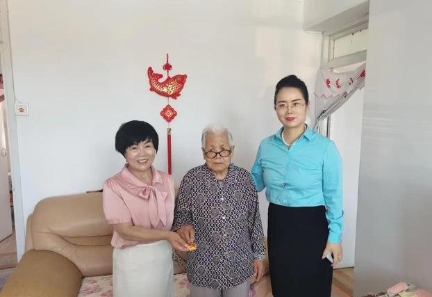 甘肃省永登县妇联走访慰问老党员及困难党员