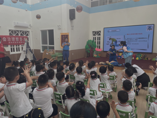 青岛西海岸红十字幸运草服务队参与开展儿童防溺水安全教育活动