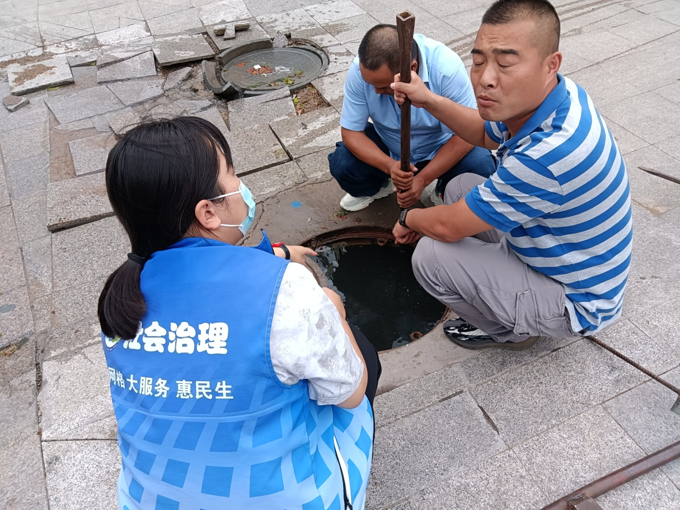 青岛西海岸新区张家楼街道社会治理网格员为民解困赢点赞