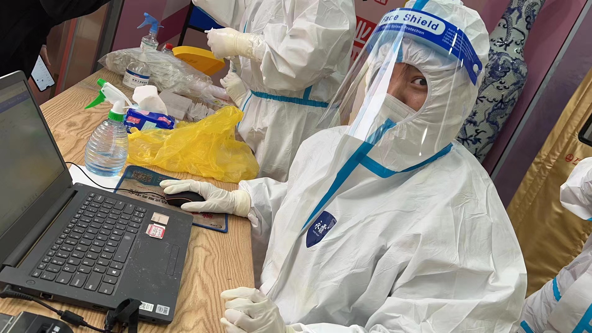 “同心战役，有我同行”