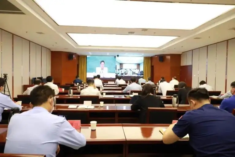 江苏大丰区收听收看全市安全生产、环境保护工作视频调度会