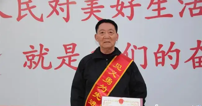 江苏盐城：盐南高新区伍佑街道“救人英雄”胥传锦再获殊荣