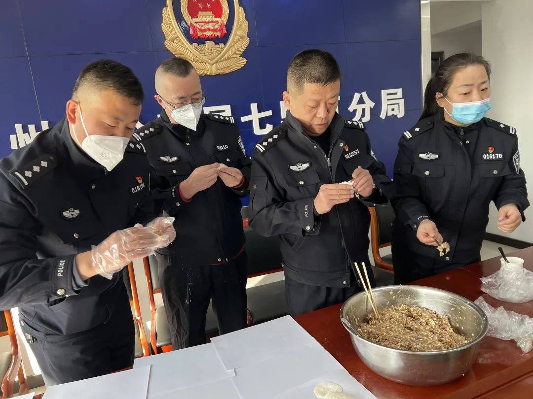 兰州七里河公安：冬至，爱警暖警备至！
