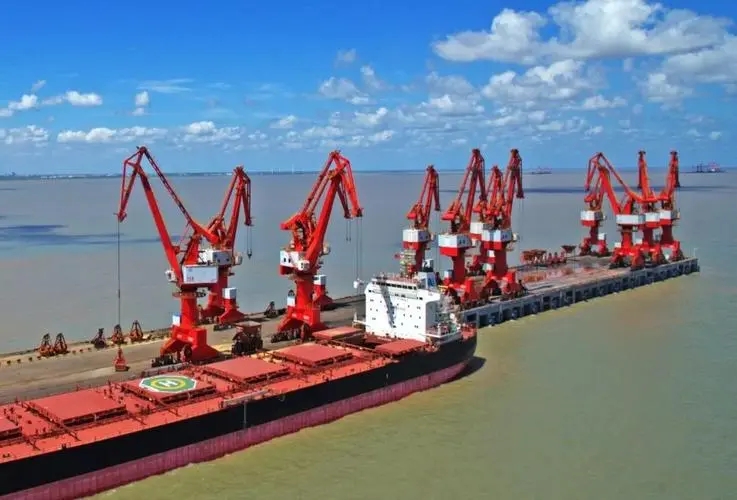 江苏盐城大丰港铁路支线开局跑出“加速度”