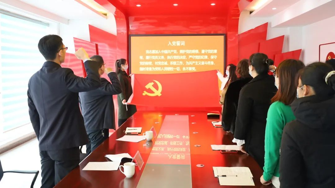 青岛西海岸新区滨海街道党工委勉励新发展党员立足岗位作贡献