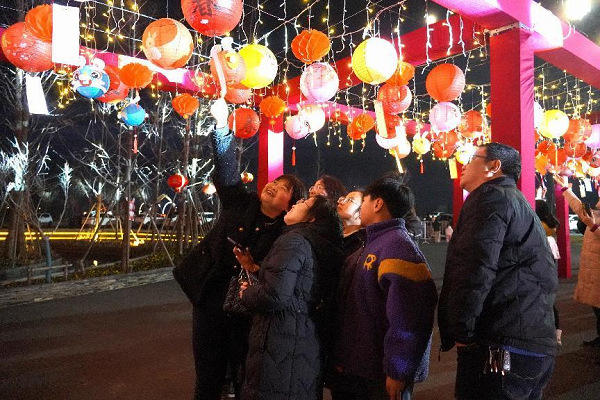 江苏盐城射阳：烟火映元宵 寻趣在鹤乡