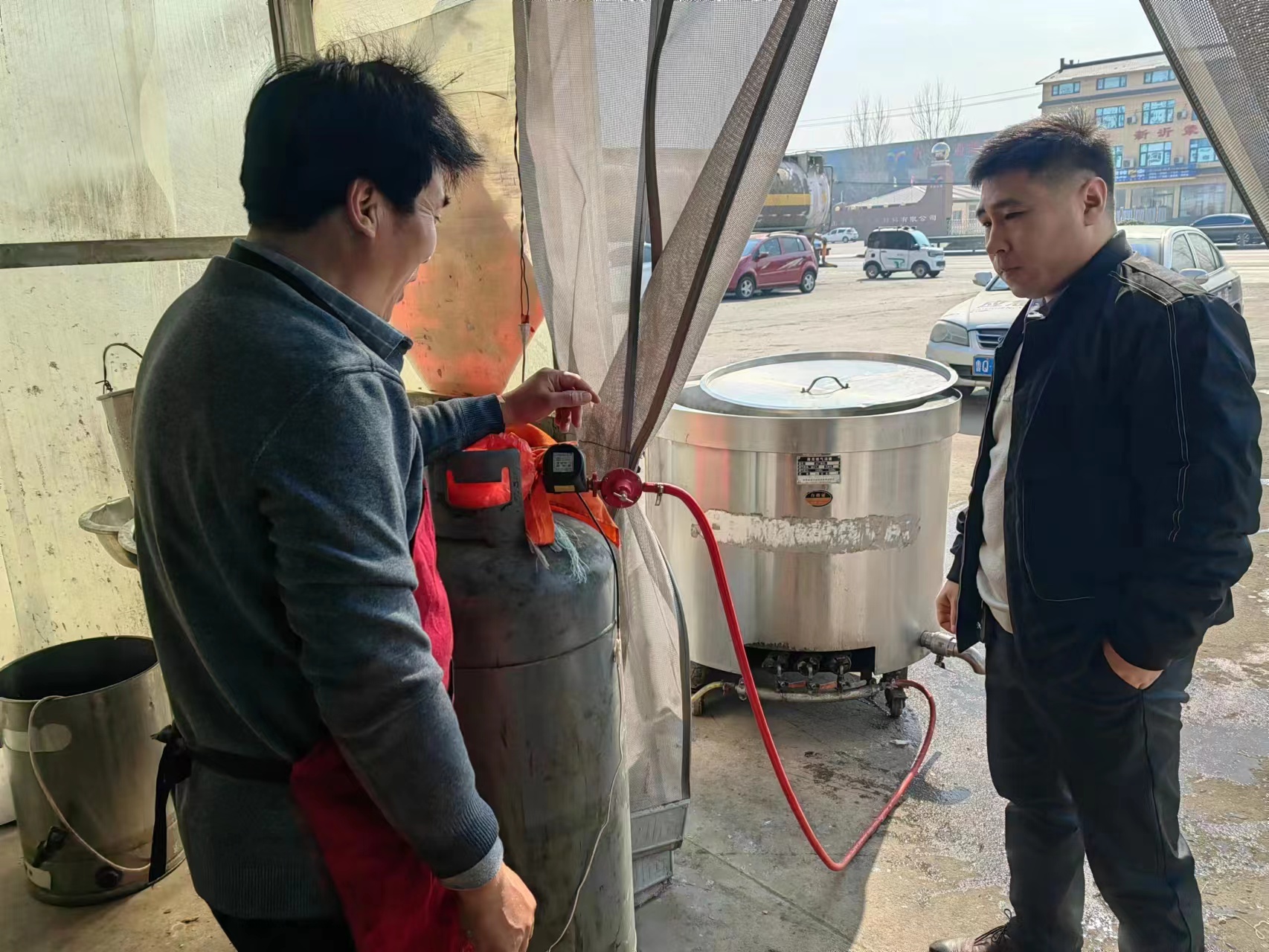 山东省兰陵县神山镇：拧紧燃气使用安全阀