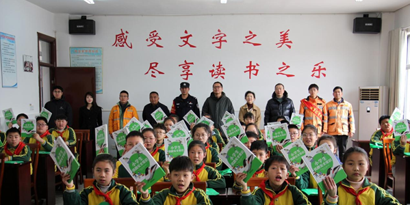 江苏盐城亭湖区便仓镇：铁路安全进校园 爱护铁路保平安