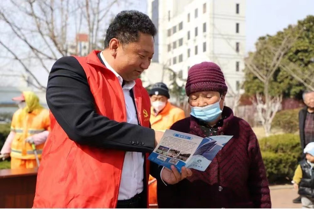 “春风暖人心，公益新‘锋’尚”——青岛西海岸幸运草公益服务中心开展主题公益活动