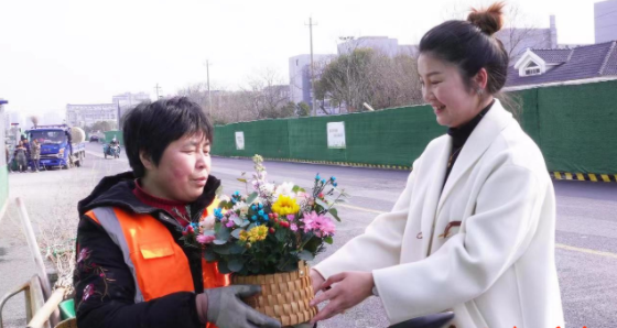 江苏盐城亭湖区新洋街道开展女性名校优生助力新业态主题插花活动
