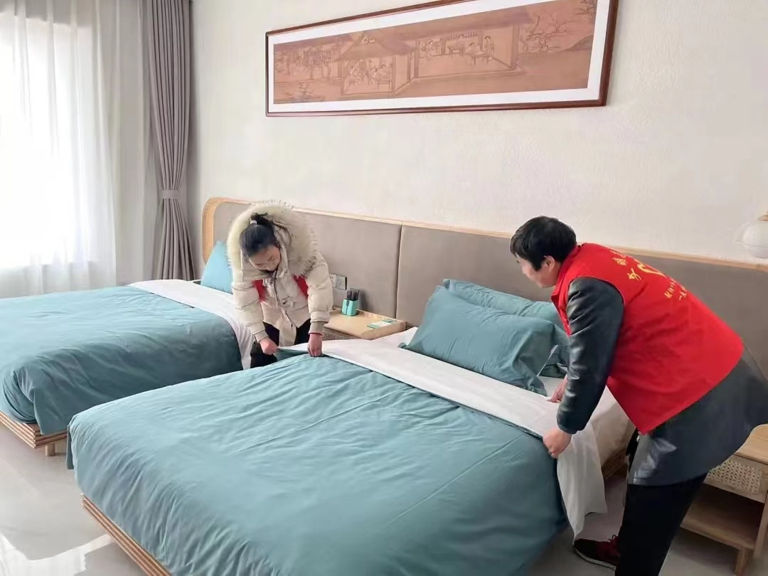 江苏盐城射阳县特庸镇：人勤春来早 庭院增收正当时