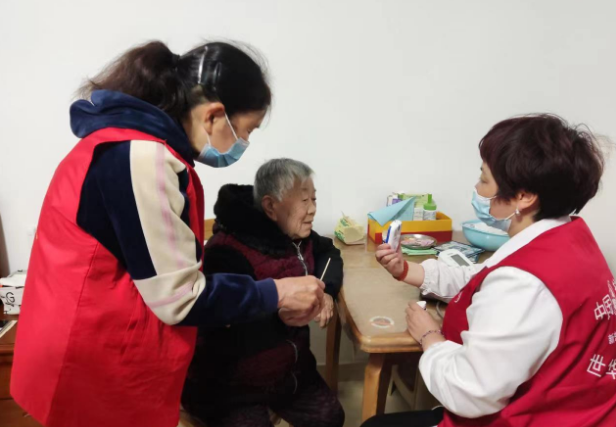 江苏盐城亭湖区东亭湖街道北林社区开展义诊关爱志愿服务活动