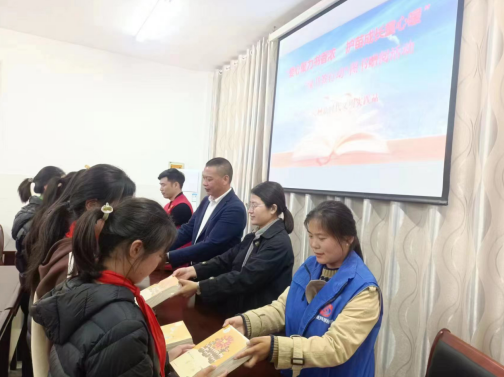 江苏盐城亭湖区便仓镇民权村：爱心聚力书香浓 护苗成长童心暖