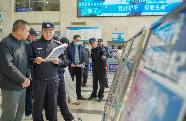 江苏盐城东台警方：反诈宣传进医院 打好反诈“预防针”