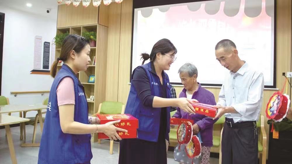 申燕：把每一位老人都当作亲人