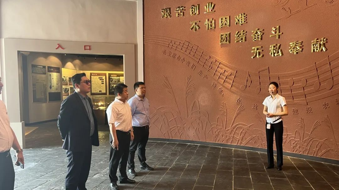 党建共建|中国石化江苏盐城石油分公司经营管理党支部到淮海农场开展主题党日活动