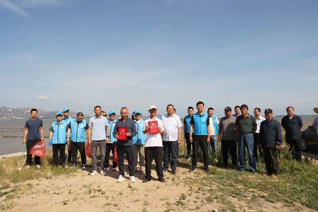 青岛西海岸张家楼街道湾长制办公室开展“美丽海湾共建共享”活动