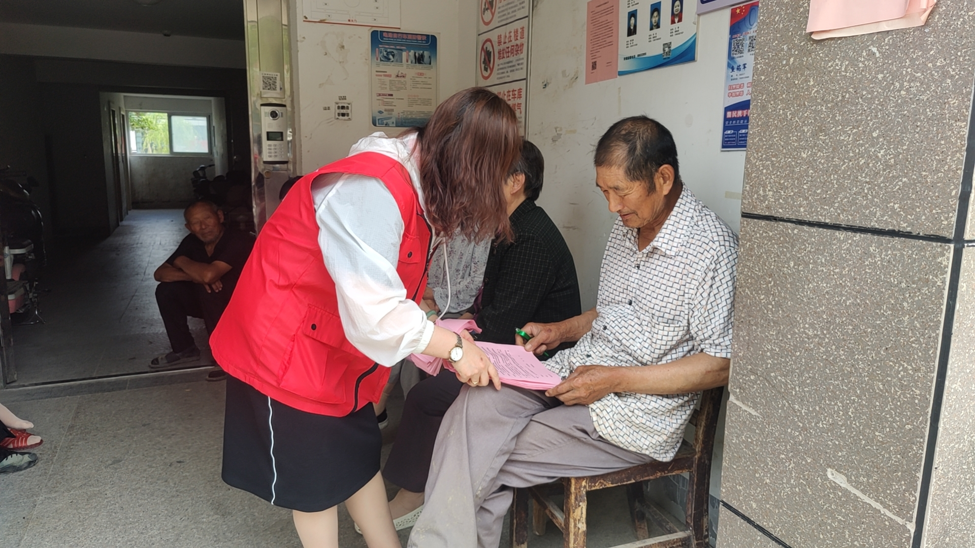 江苏盐城盐都区盐龙街道开展反诈宣传守住群众“钱袋子”