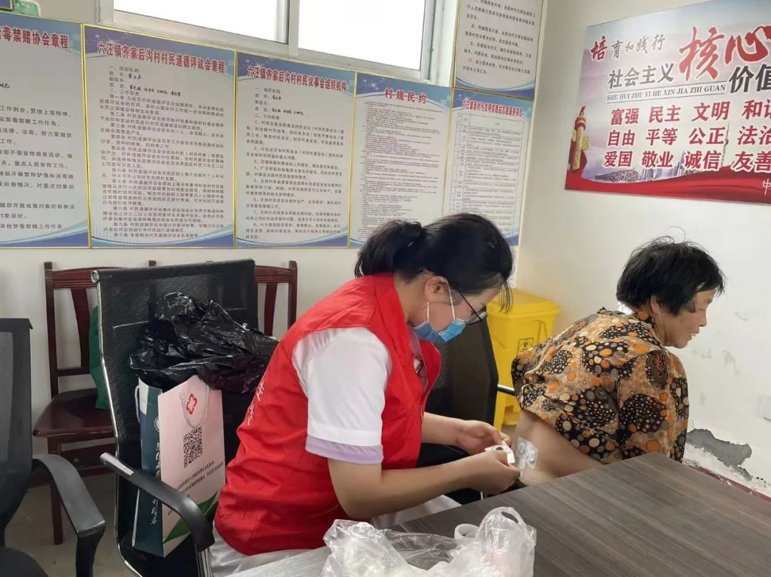青岛市黄岛区胶河卫生院家医团队开展中伏贴敷医疗活动