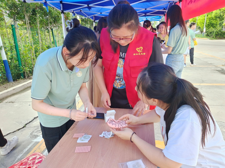 江苏盐城亭湖区东亭湖街道：弘扬中医药文化，为群众健康保驾护航