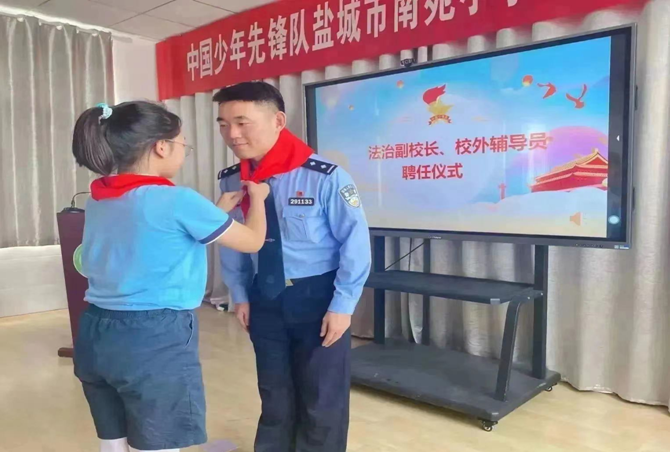 江苏盐城民警卢俊良：让百姓幸福生活就是我的事业