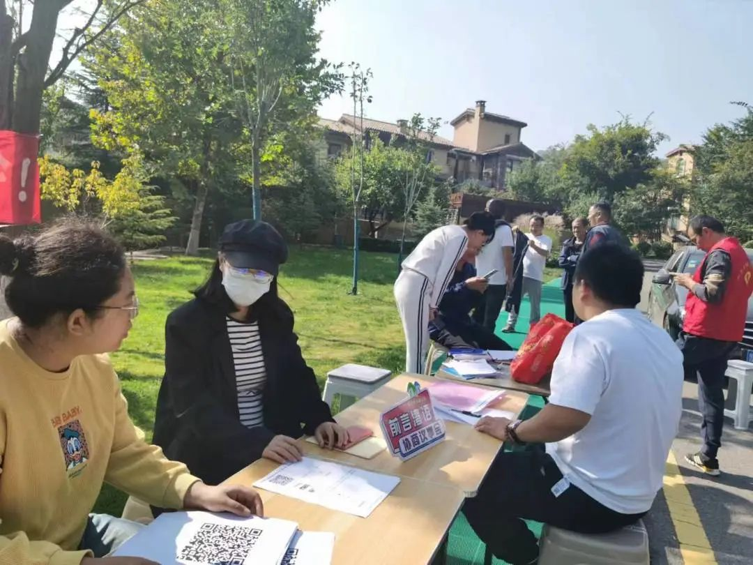 青岛西海岸新区辛安街道前湾港西路社区“前言湾语”流动议事会受欢迎