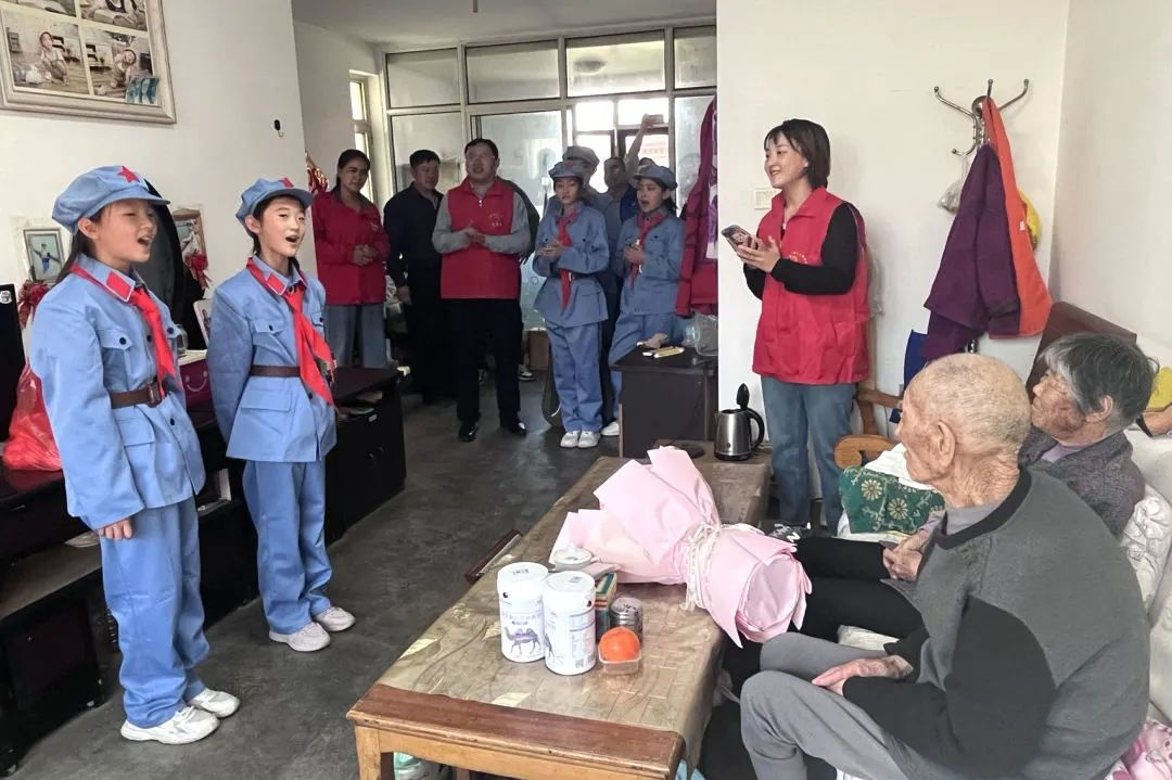 青岛西海岸新区滨海街道开展重阳节关爱抗战老兵志愿服务暨国防教育进社区活动