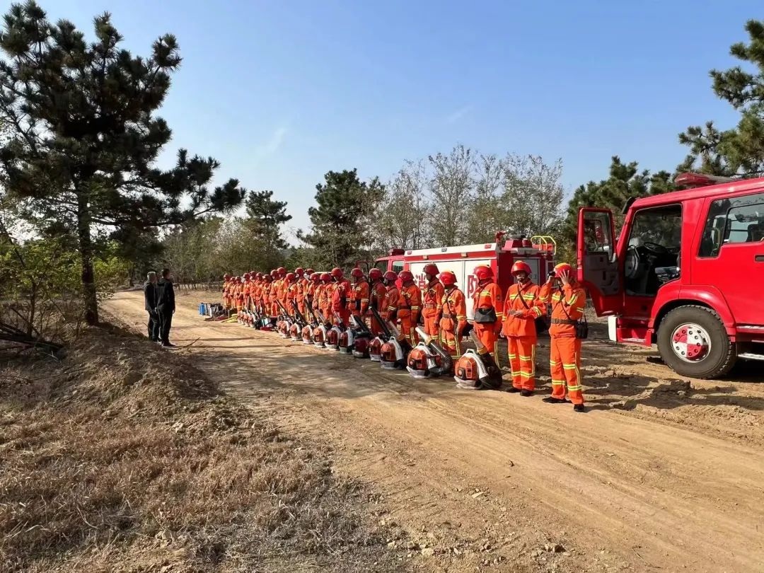青岛西海岸新区张家楼街道组织开展“一山一预案”森林防灭火应急演练