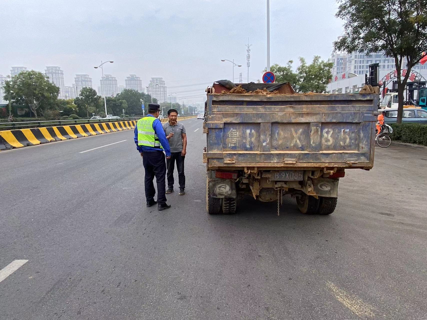 青岛市黄岛区辛安街道：抓好建筑垃圾偷运偷倒防控，切实规范辖区市容环境秩序