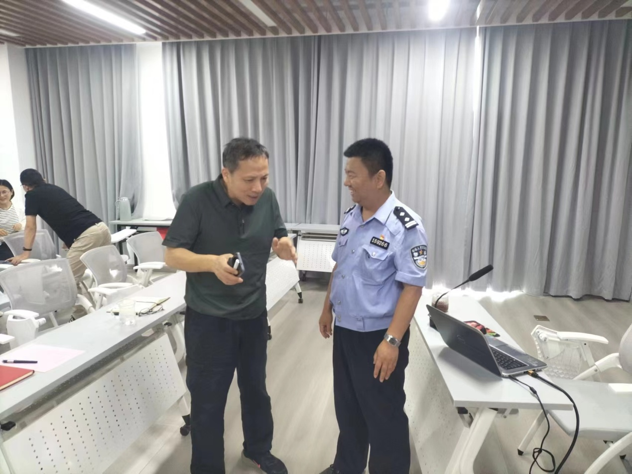 青岛市崂山分局交警大队车辆管理所开展  “畅安护航”夏季道路交通安全专项整治活动