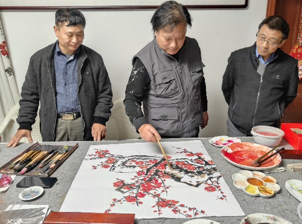 以笔会友促交流——书画家现场挥毫以墨传情