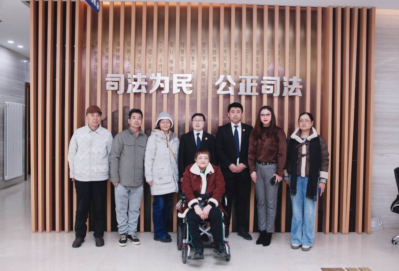 青岛市李沧区残联携手残疾人各专门协会体验李沧区法院无障碍设施