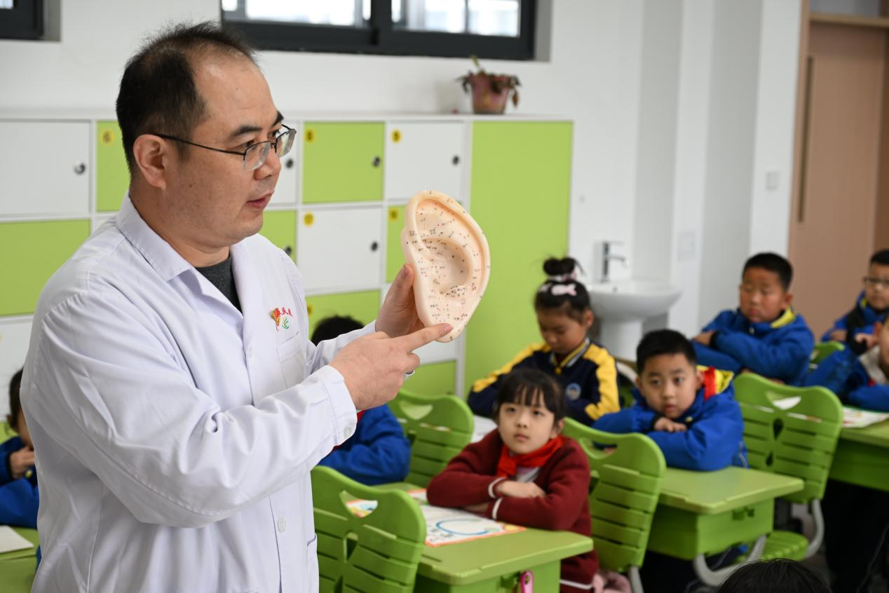 山东即墨：“爱耳日”里学爱耳