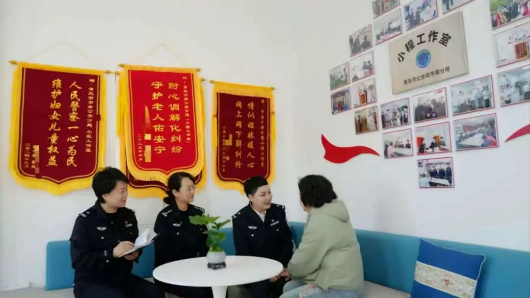 花海迎客来，“警”色护平安——中山公园治安派出所会同分局“小程工作室”提前部署，多措并举守护景区安全