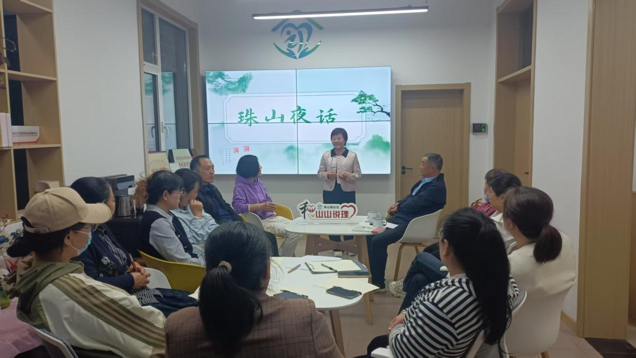 青岛西海岸新区珠山路社区携手热血情公益队伍情暖老兵