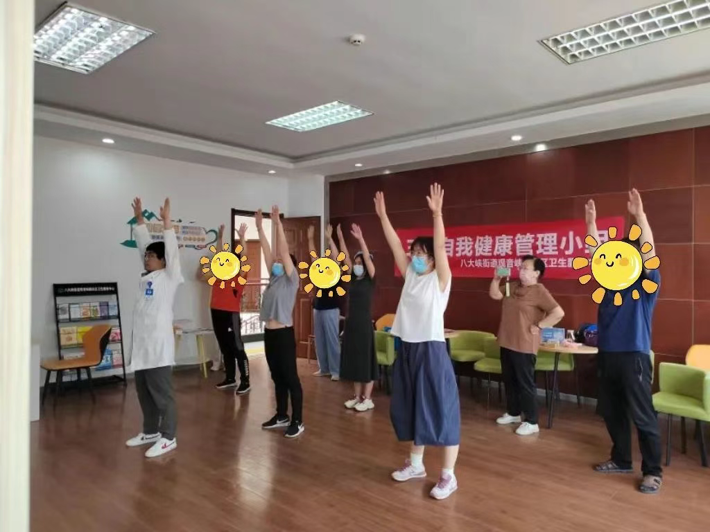 【锦上生花】八段锦“牵手”健康小区 中医养生滋养幸福生活