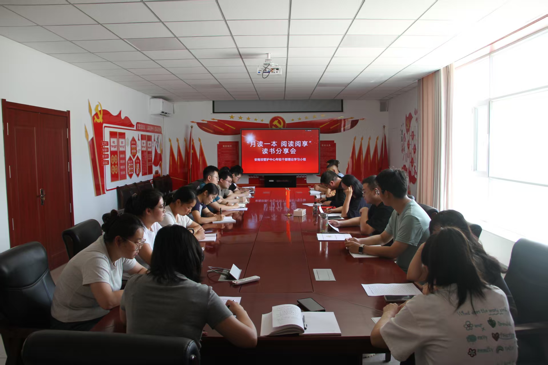 以书为炬・青春向党：年轻干部读书会凝聚奋进力量