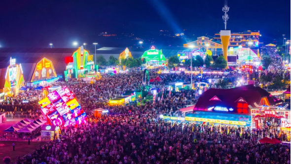 青岛西海岸新区金沙滩啤酒城狂欢正酣！9个啤酒大篷演艺持续精彩