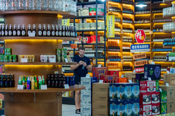 快来青岛西海岸新区金沙滩啤酒城“淘宝”吧！