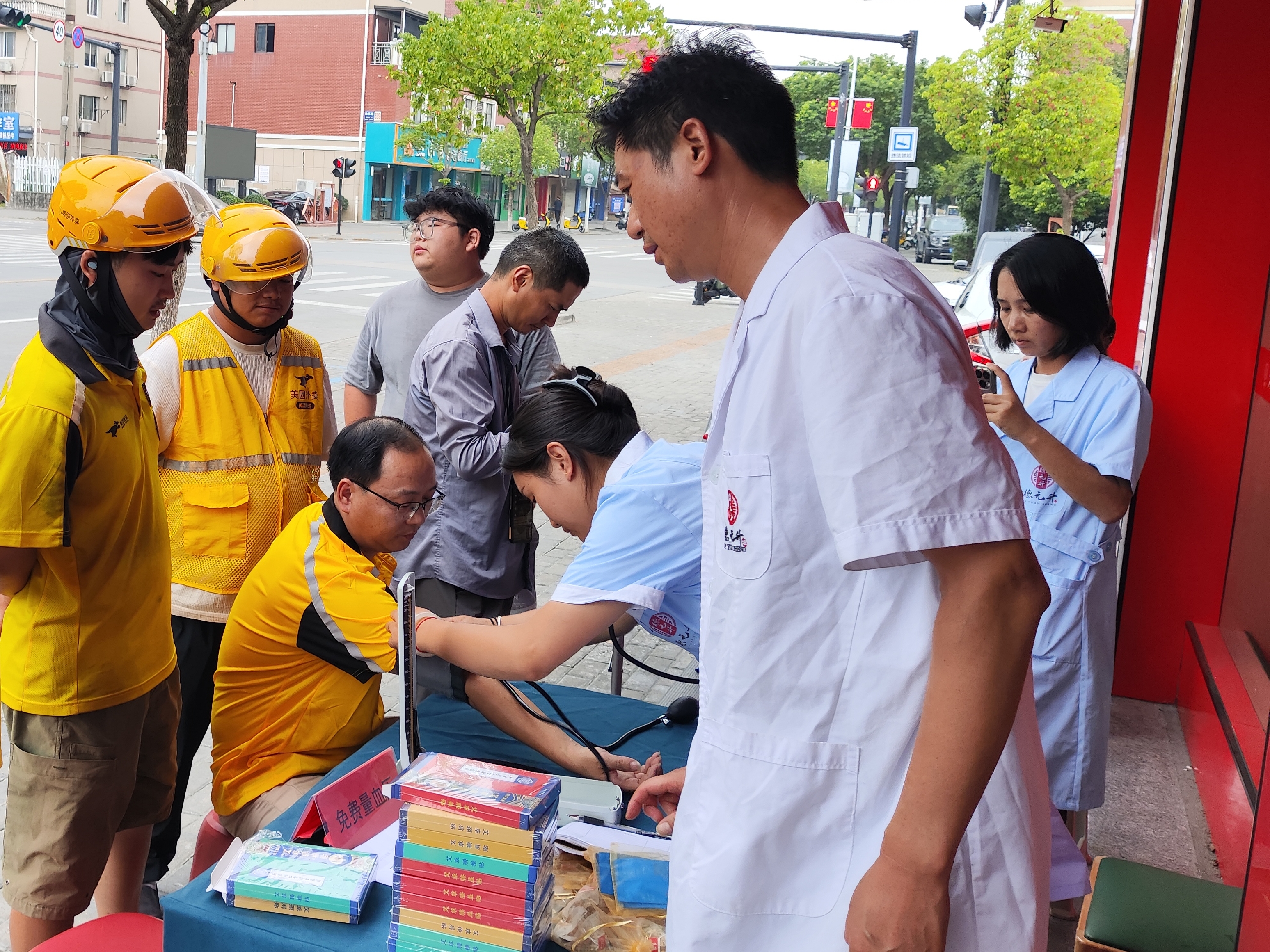深化新就业群体服务 构建城市治理“暖心驿站”