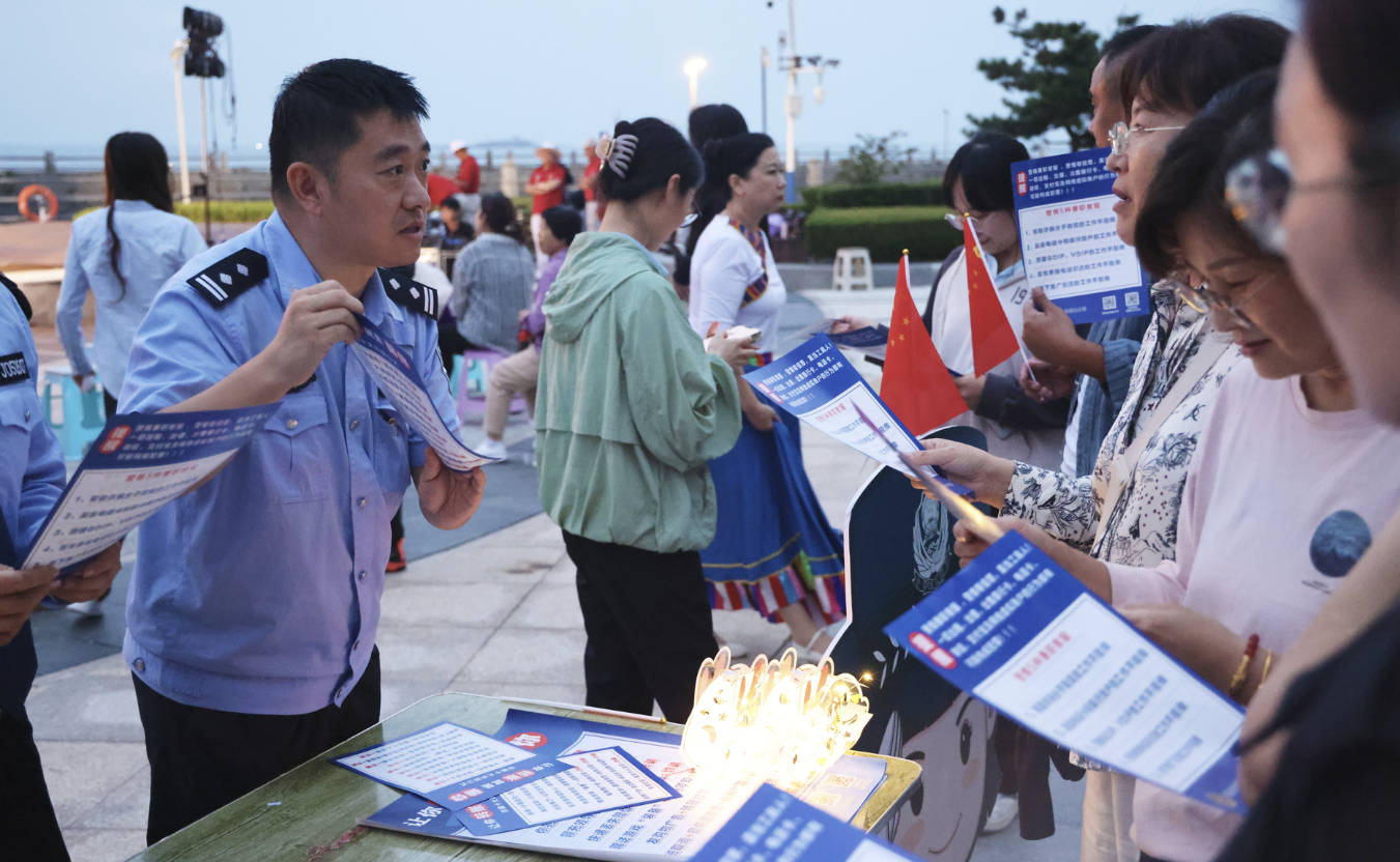 警民携手共贺国庆，崂山公安“山海情” 融入社区传递平安知识