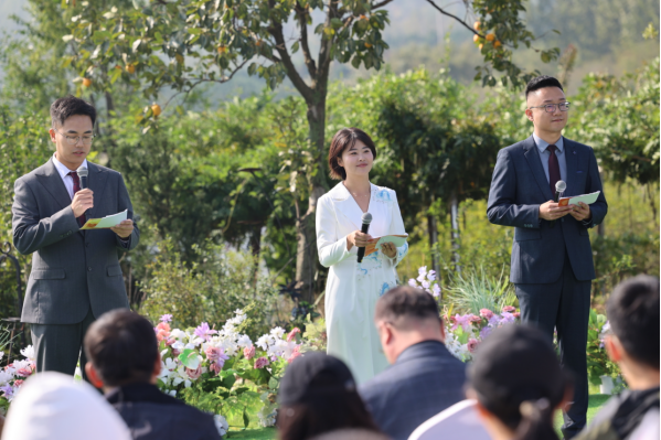 “花开西海岸·青春向未来”青岛西海岸新区大学生歌手巡演启动 青春歌声漾湖畔 文化赋能谱新篇