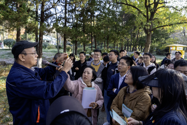 青岛市园林和林业局开展“走进自然 认知植物” 主题党日活动
