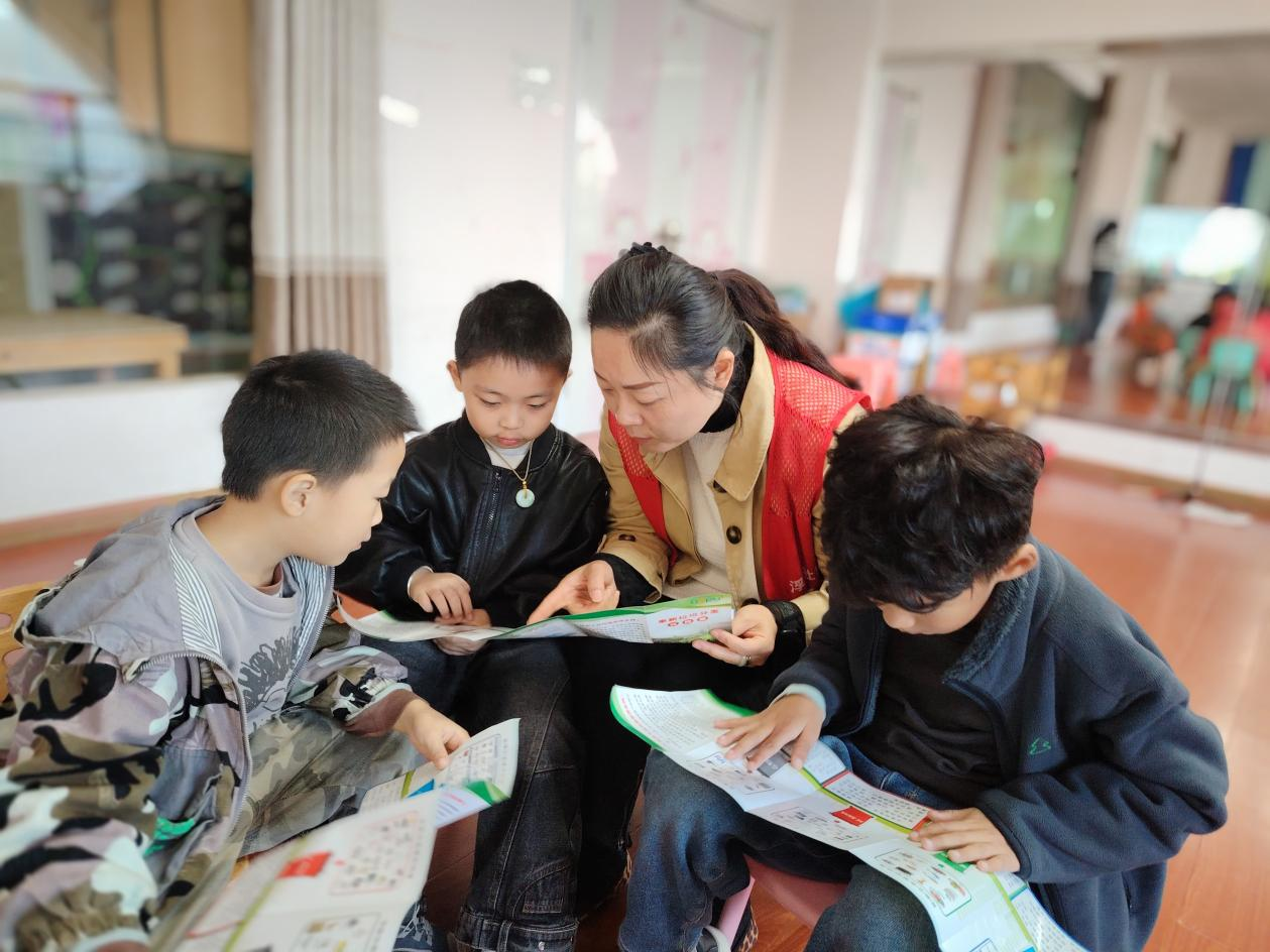 江西奉新：趣味垃圾分类进校园  播撒环保种子