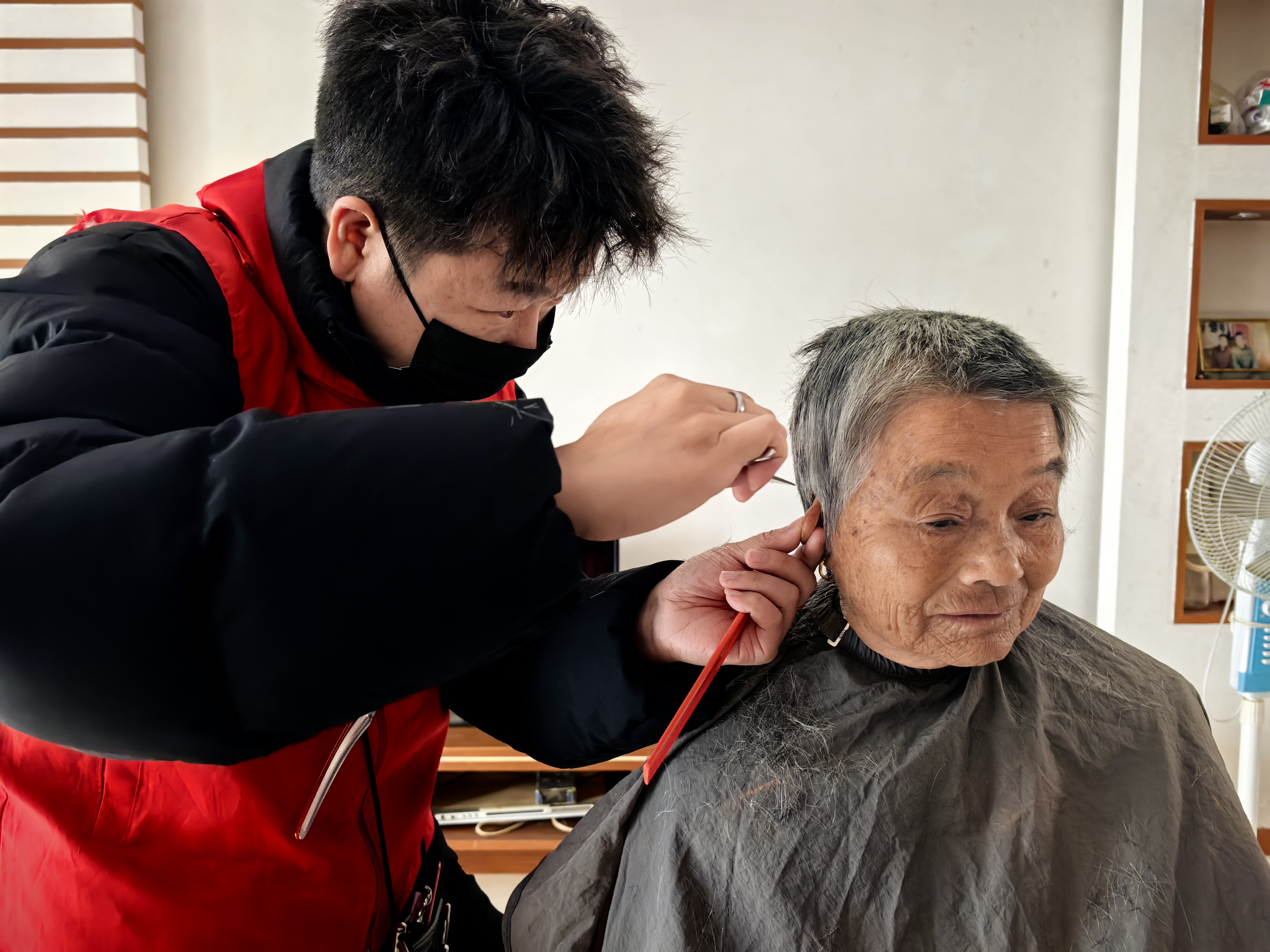 江西奉新：邻里守望传温情 暖新关爱伴夕阳